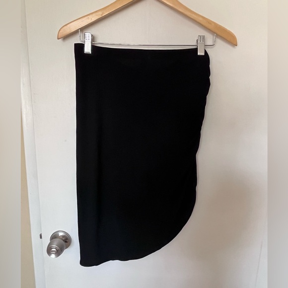 Laundry Black Asymmetrical Skirt with Diamond Embellishment on Side (Size Small) - Picture 3 of 9